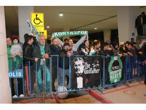 Teknik direktör Aykut Kocaman'a, Konya'da coşkulu karşılama