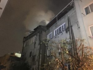 Beyoğlu’nda 5 katlı binada yangın çıktı