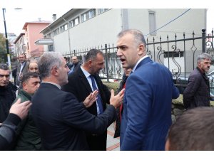 Rize’de dolmuş durağı başkanı belediye çalışanı tarafından silahla ayağından vuruldu, ortalık karıştı
