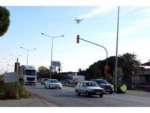 Polis hatalı sürücüleri drone ile yakaladı