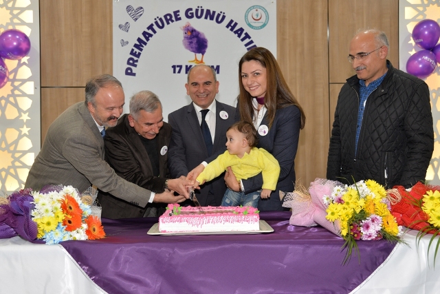 Prematüre bebekler hayata tutunuyor