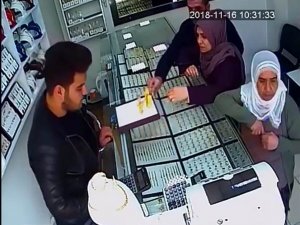 Bileziği çaldılar, güvenlik kamerasını hesaba katmadılar