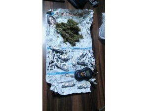 Şüpheli araçtan uyuşturucu çıktı