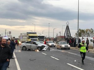 Düzce’de iki otomobil çarpıştı: 3 yaralı