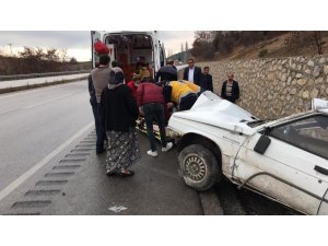 Yoldan çıkan otomobil takla attı : 4 yaralı