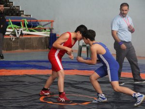 Pehlivanlar ‘öğretmenler’ için güreşti