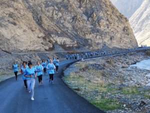 Hakkari’de atletizm yarışması