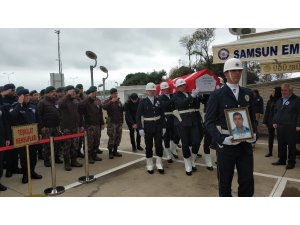 Polis memuru kalbine yenik düştü