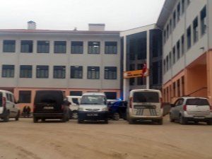 Lise öğrencisi 3. kattaki sınıf penceresinden düştü