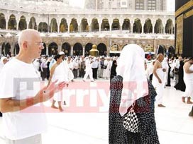 Kabe'de namaz kılmadan dönen umreci