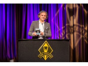 ‘Mutlu Kadın Hareketi’ne Stevie’den gümüş ödül