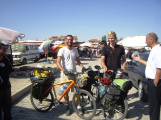 Bisikletli turistler dünya turunda