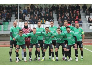Ramazan Durdu gençlere taş çıkartıyor