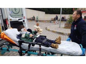 Kaza sonrası elindeki oyuncağı bir an olsun bırakmadı