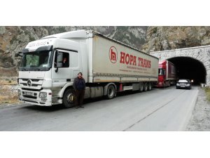 Gürcistan’da Türk tır şoförlerinin çilesi bitmiyor