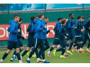 Kasımpaşa'da Sadiku ve Veigneau'ya yeni sözleşme