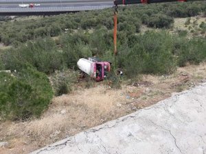 Şarampole yuvarlanan kamyonda LPG sızıntısı korkuttu