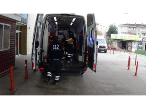 Budama yaptığı ağaçtan düştü ağır yaralandı