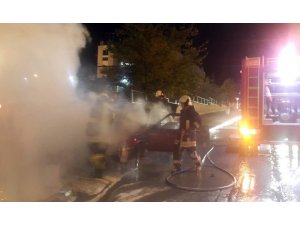 Otomobil yangını itfaiyeyi alarma geçirdi