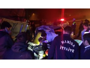 Tıra arkadan çarpan araç hurdaya döndü: 1 ağır yaralı