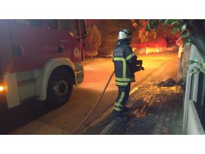 Doğalgaz kutusunun yanında yanan çöp konteyneri paniğe neden oldu