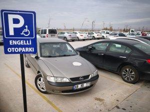 Aksaray’da engelli yerlerine park edenlere ceza