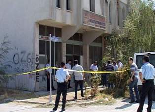 Pencereden düşen kişi hayatını kaybetti