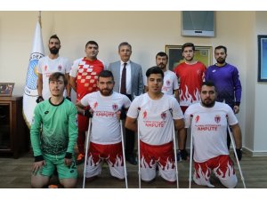 Başkan Pamuk’tan ampute futbol takımına moral