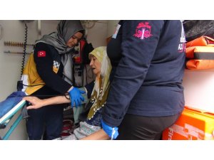 Ocakta tutuşan tavadan yangın çıktı anne ve kızı yaralandı
