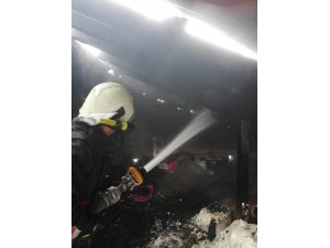 Erciş’te ev yangını
