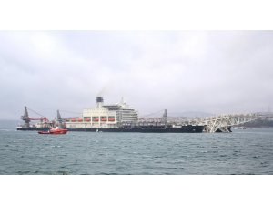 Dünyanın en büyüğü boğazdan geçti