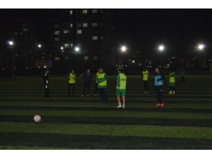 Amed Sportifli kadın futbolcular sıkı çalışıyor