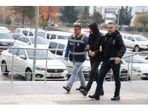 Genç kızın çığlıkları kapkaçı engelledi