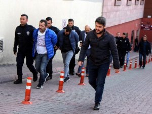 Uyuşturucu operasyonlarında gözaltına alınanlar adliyeye çıkarıldı