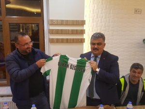 Özgüven’den takıma tebrik