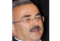 Masa başından yönetmiyoruz