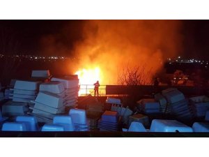 Palet fabrikasında çıkan yangın itfaiye ekipleri tarafından söndürüldü