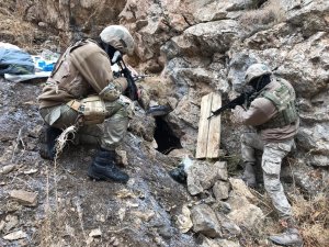 Jandarmadan teröristlerin kış üslenmesine büyük darbe