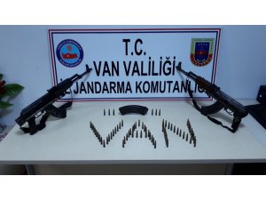 Çatak’ta toprağa gömülü silah ve mühimmat ele geçirildi