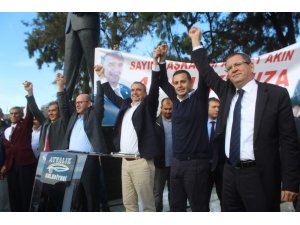 Ayvalık’ta Ahmet Akın’a sevgi seli
