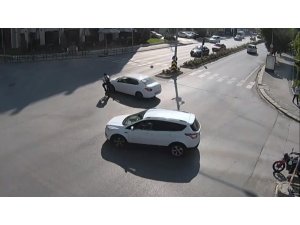Eskişehir’deki trafik kazaları MOBESE kameralarına böyle yansıdı