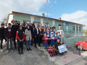 Köy okulu öğrencilerine bot yardımı