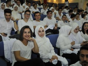 Diş Hekimliği Fakültesi’nde beyaz önlük heyecanı