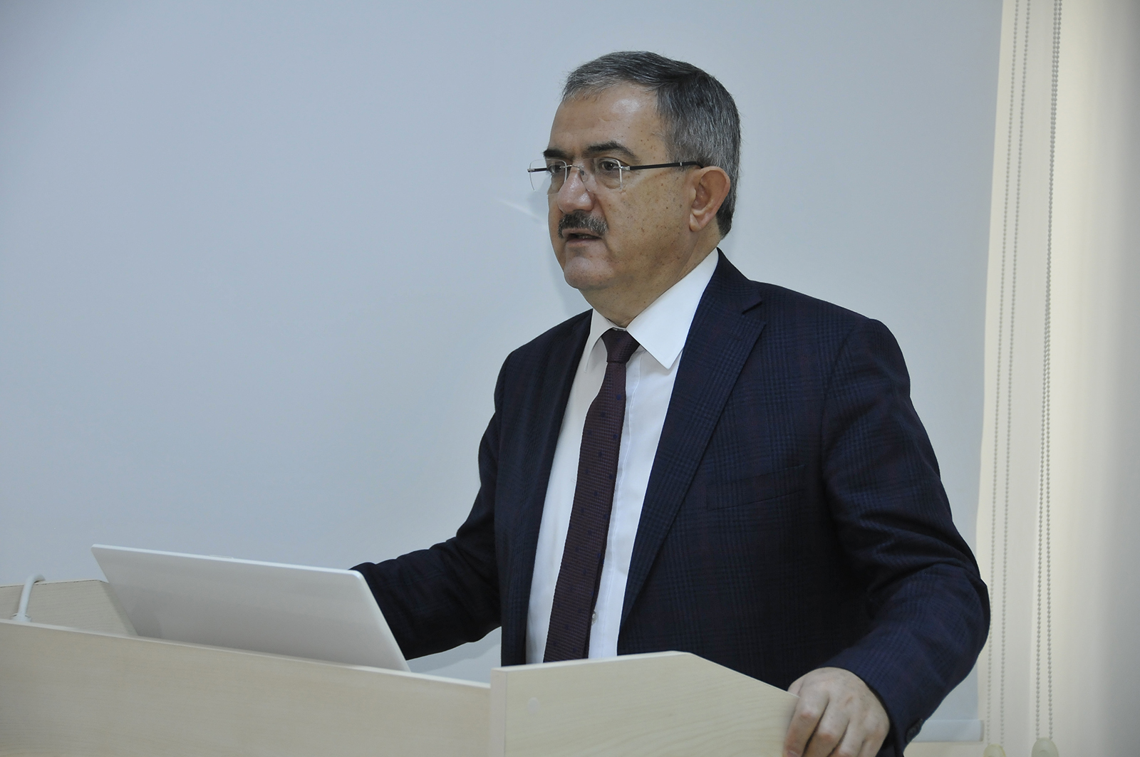 Rektör Şahin’den öğrencilere ders
