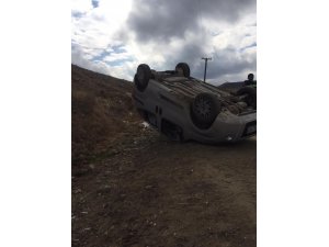 Yoldan çıkan otomobil takla attı