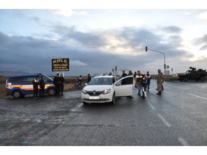 Kars Valisi Öksüz, asayiş uygulamasına katıldı