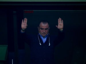 Cezalı olan Fatih Terim’e taraftarlardan destek