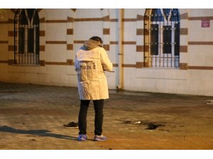 Madde bağımlısı şahıs cami avlusunda kendini yaktı