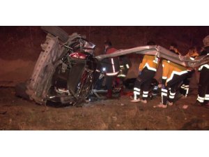 Kontrolden çıkan otomobil yol kenarına uçtu: 2 yaralı