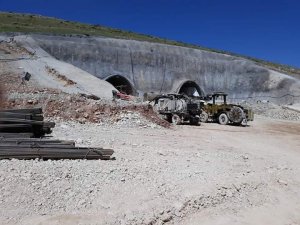 Çalıştığı kamyonun altında kalarak öldü